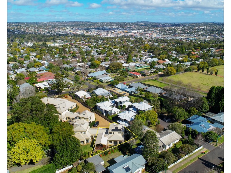 6/51 Jellicoe Street, Mount Lofty QLD 4350