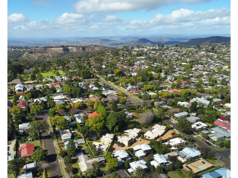 6/51 Jellicoe Street, Mount Lofty QLD 4350