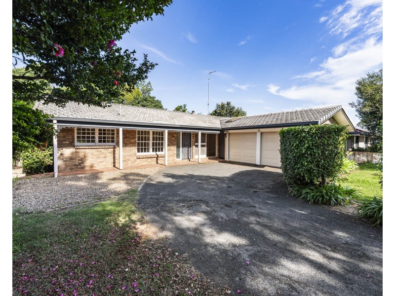 8 Herries Street, East Toowoomba QLD 4350