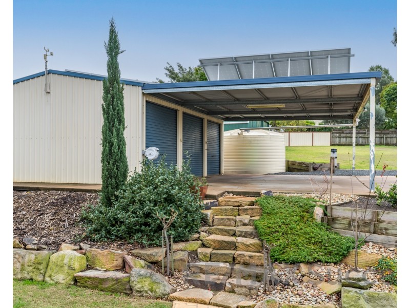 16 Belclaire Drive, Westbrook QLD 4350