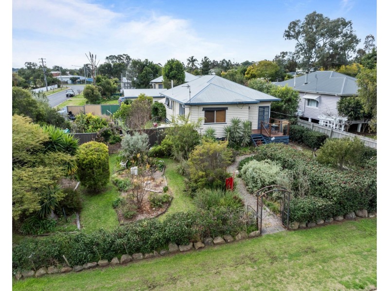 19 Victoria Street, Goombungee QLD 4354