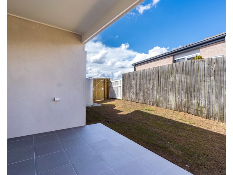 2/45 Adelaide Street, Cranley QLD 4350