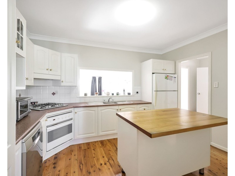 87 South St, Rangeville QLD 4350