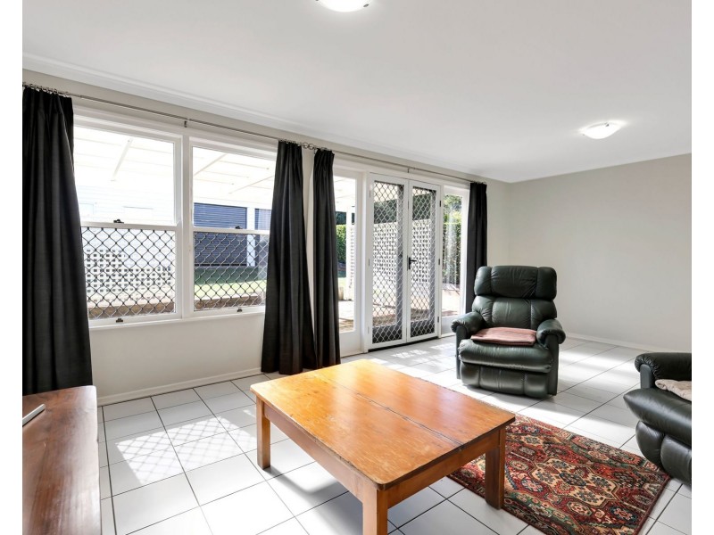 87 South St, Rangeville QLD 4350