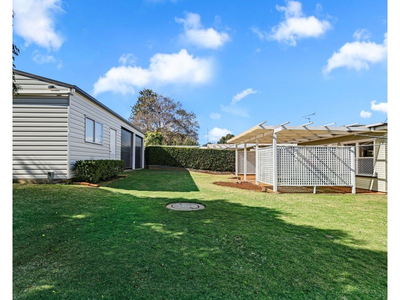 87 South St, Rangeville QLD 4350