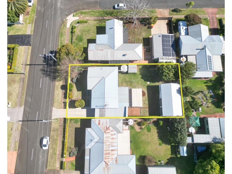87 South St, Rangeville QLD 4350