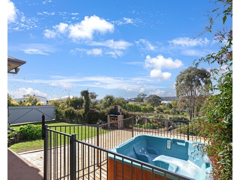 11 Colonial Drive, Gowrie Junction QLD 4352
