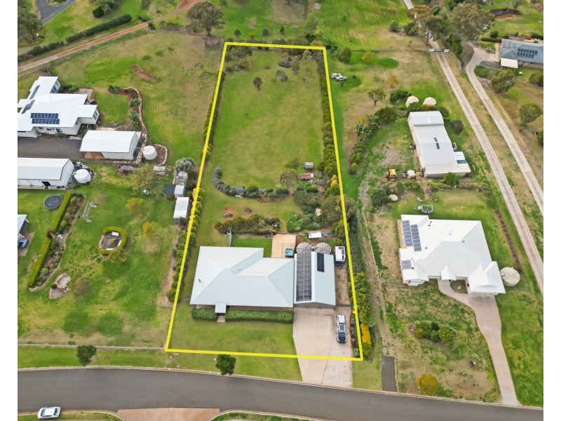 11 Colonial Drive, Gowrie Junction QLD 4352