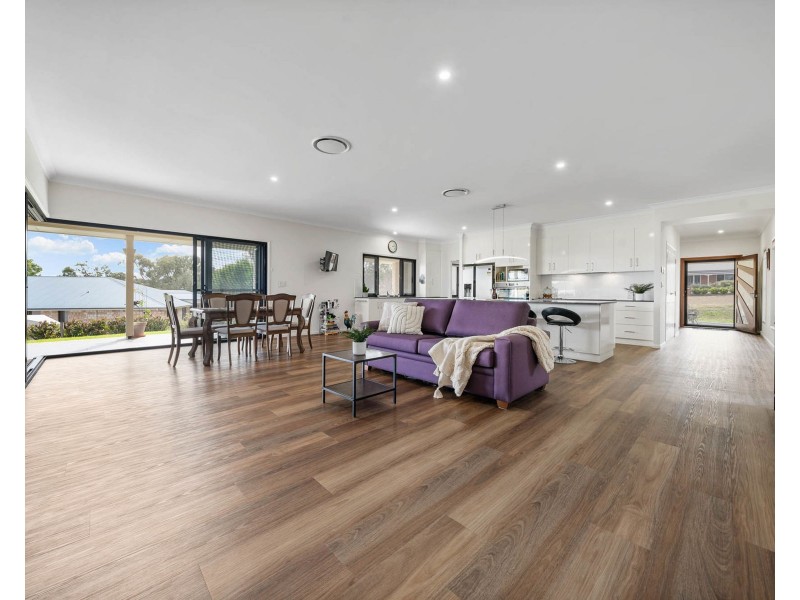 22 Roderick Drive, Cotswold Hills QLD 4350