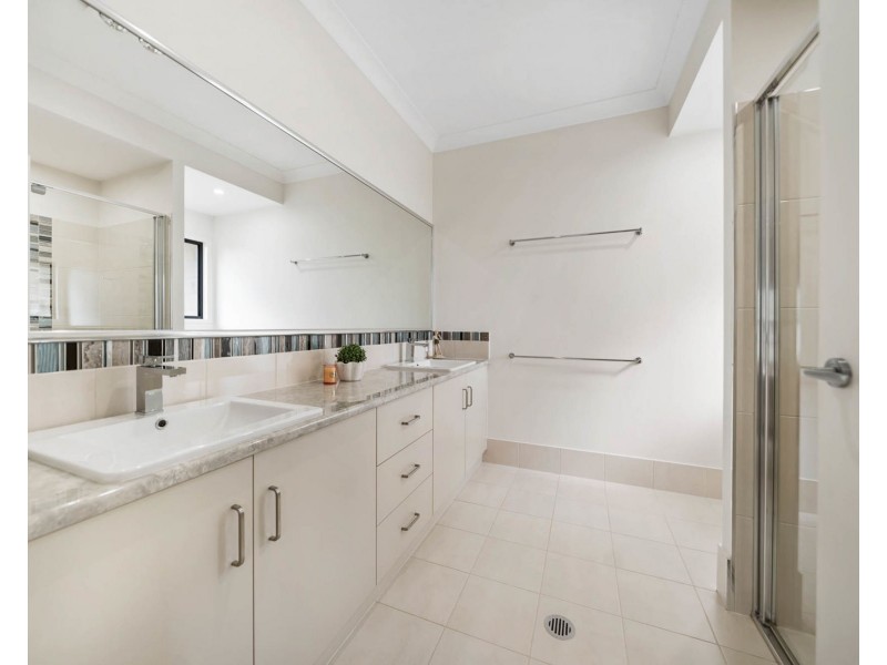 22 Roderick Drive, Cotswold Hills QLD 4350