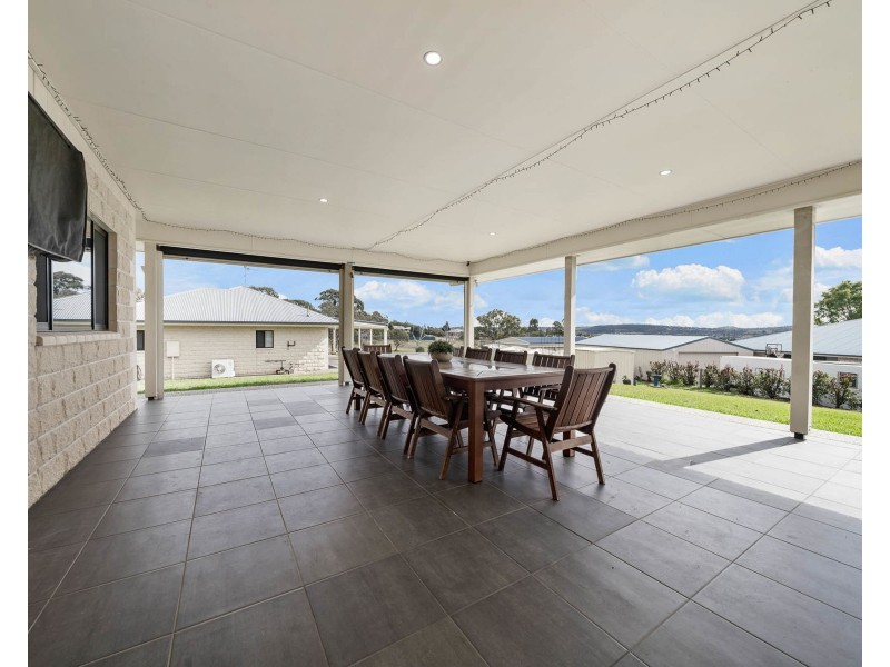 22 Roderick Drive, Cotswold Hills QLD 4350