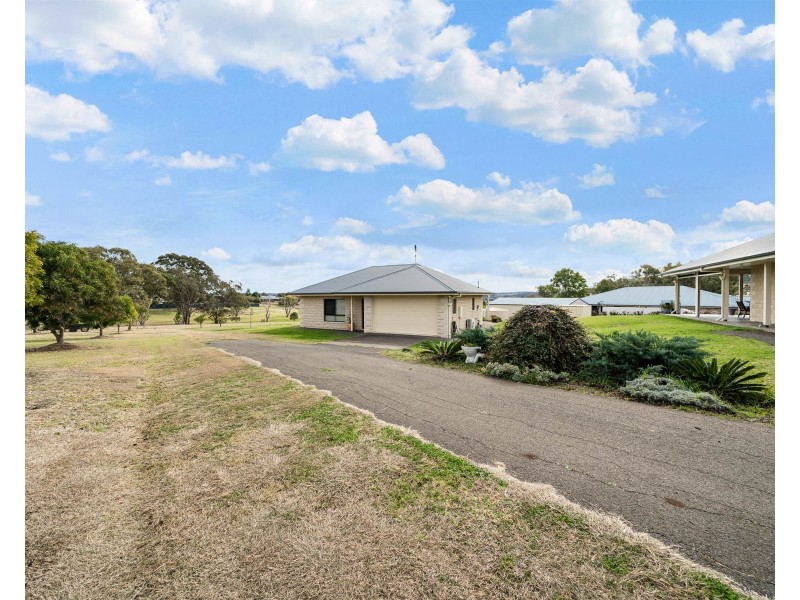 22 Roderick Drive, Cotswold Hills QLD 4350