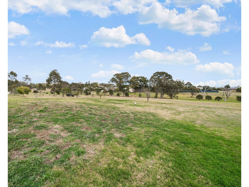 22 Roderick Drive, Cotswold Hills QLD 4350