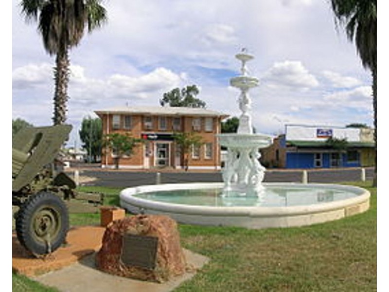 62-64 Little Bedford Street, Cunnamulla QLD 4490