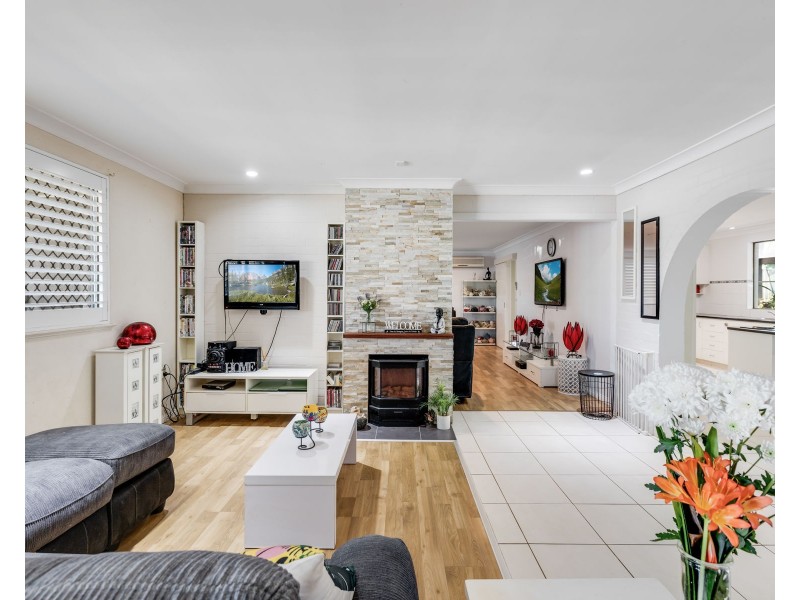 15 Carey Street, Kearneys Spring QLD 4350