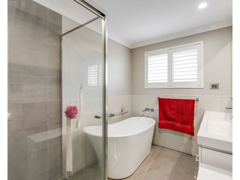 15 Carey Street, Kearneys Spring QLD 4350