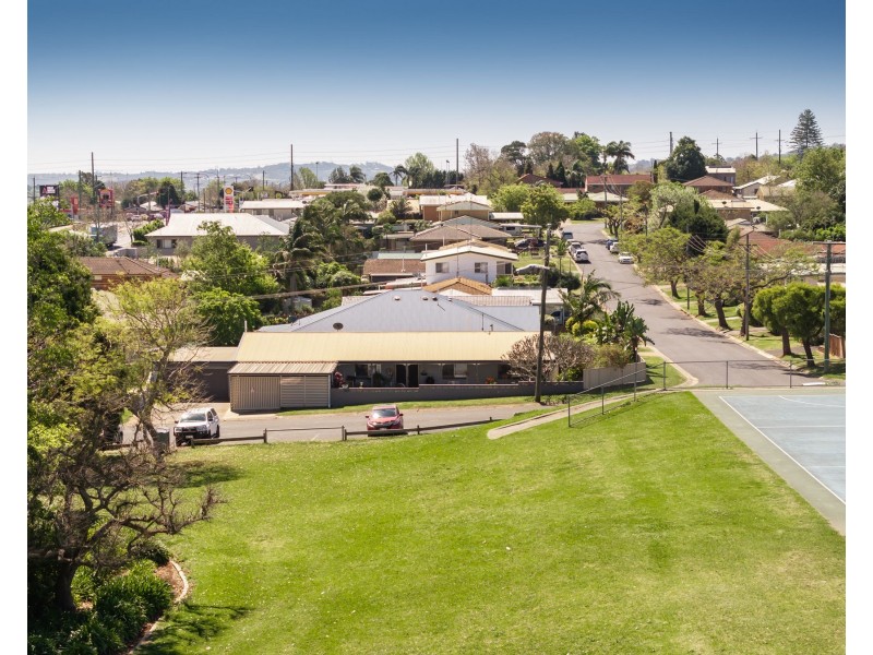 15 Carey Street, Kearneys Spring QLD 4350