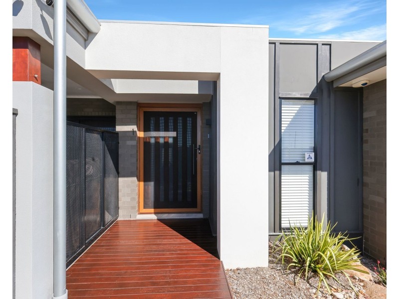 1/64 Calypso Crescent, Middle Ridge QLD 4350