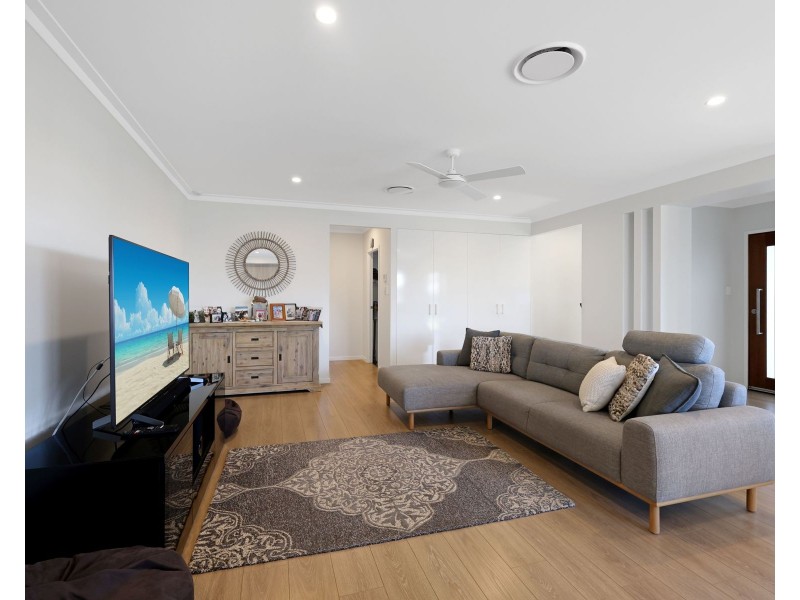 1/64 Calypso Crescent, Middle Ridge QLD 4350