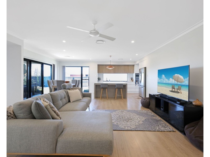 1/64 Calypso Crescent, Middle Ridge QLD 4350