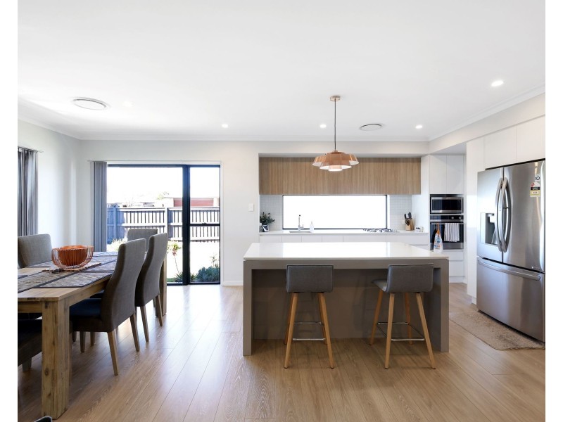 1/64 Calypso Crescent, Middle Ridge QLD 4350
