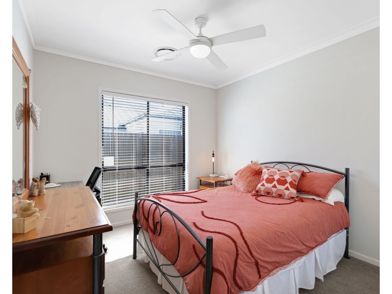 1/64 Calypso Crescent, Middle Ridge QLD 4350