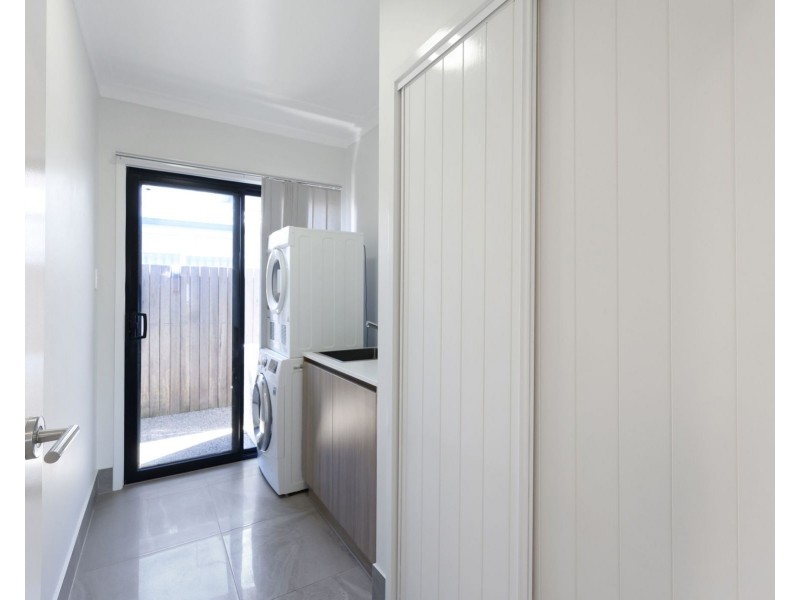 1/64 Calypso Crescent, Middle Ridge QLD 4350