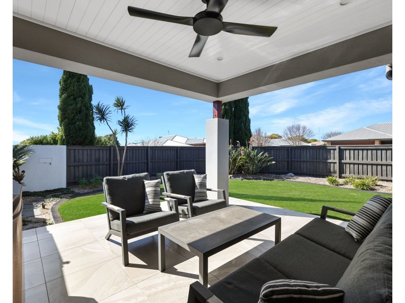 1/64 Calypso Crescent, Middle Ridge QLD 4350