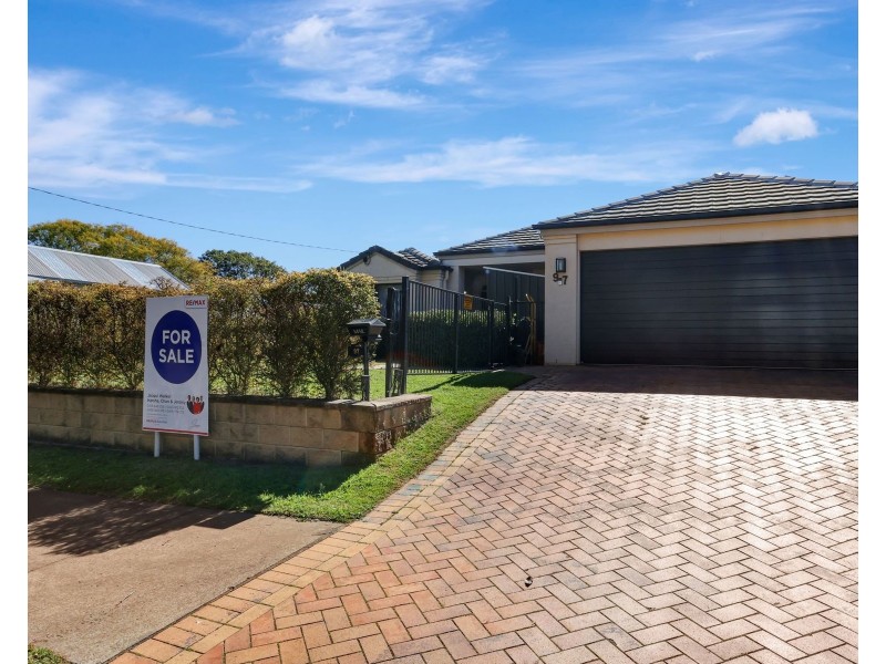 97 Nelson Street, Middle Ridge QLD 4350