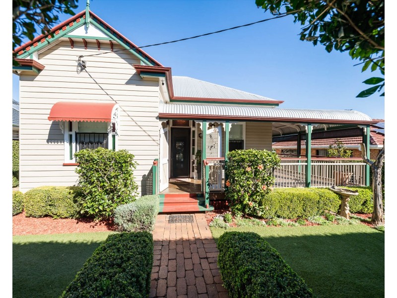 16 Robinson Street, North Toowoomba QLD 4350