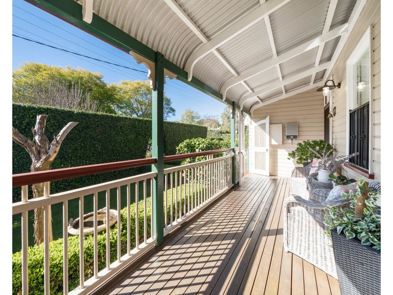 16 Robinson Street, North Toowoomba QLD 4350