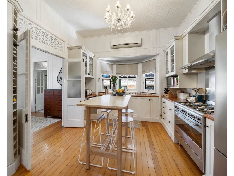 16 Robinson Street, North Toowoomba QLD 4350