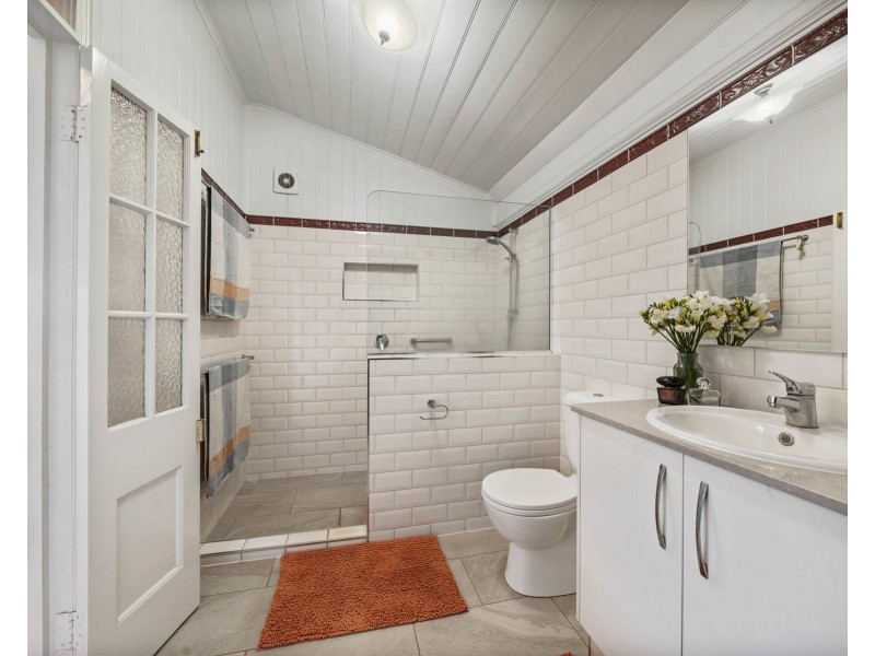 16 Robinson Street, North Toowoomba QLD 4350