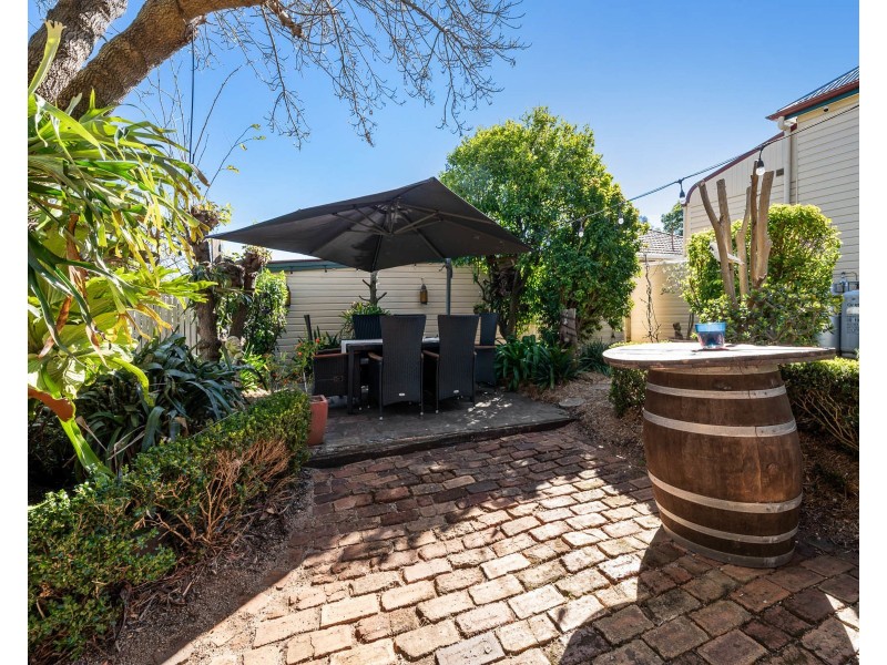 16 Robinson Street, North Toowoomba QLD 4350
