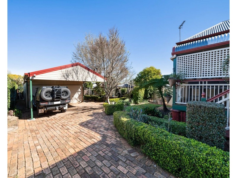 16 Robinson Street, North Toowoomba QLD 4350