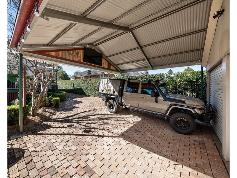 16 Robinson Street, North Toowoomba QLD 4350
