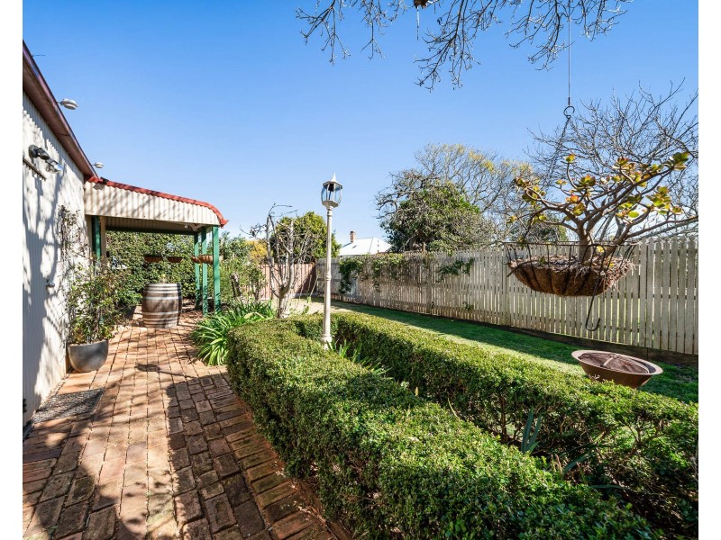 16 Robinson Street, North Toowoomba QLD 4350