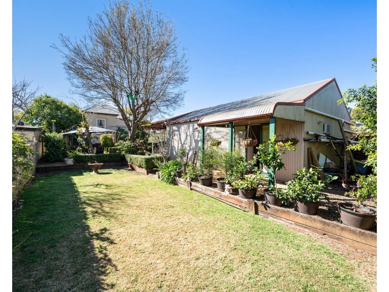 16 Robinson Street, North Toowoomba QLD 4350