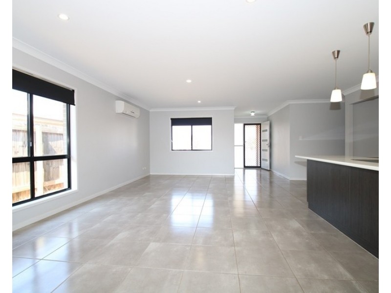 2/19 Fairfax Street, Cambooya QLD 4358