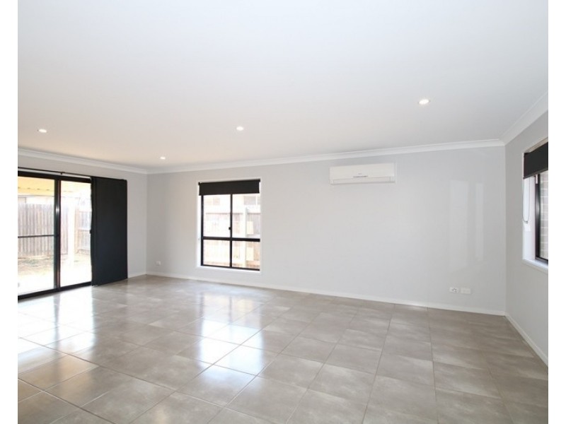 2/19 Fairfax Street, Cambooya QLD 4358