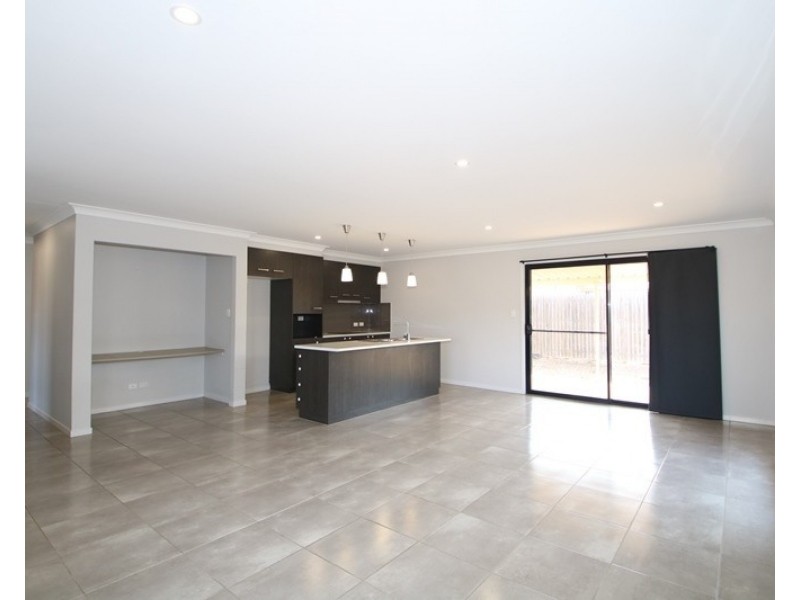 2/19 Fairfax Street, Cambooya QLD 4358