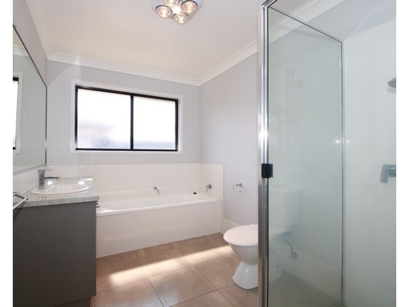 2/19 Fairfax Street, Cambooya QLD 4358