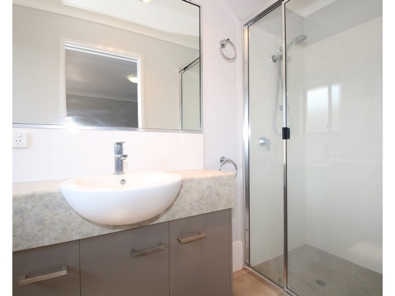 2/19 Fairfax Street, Cambooya QLD 4358