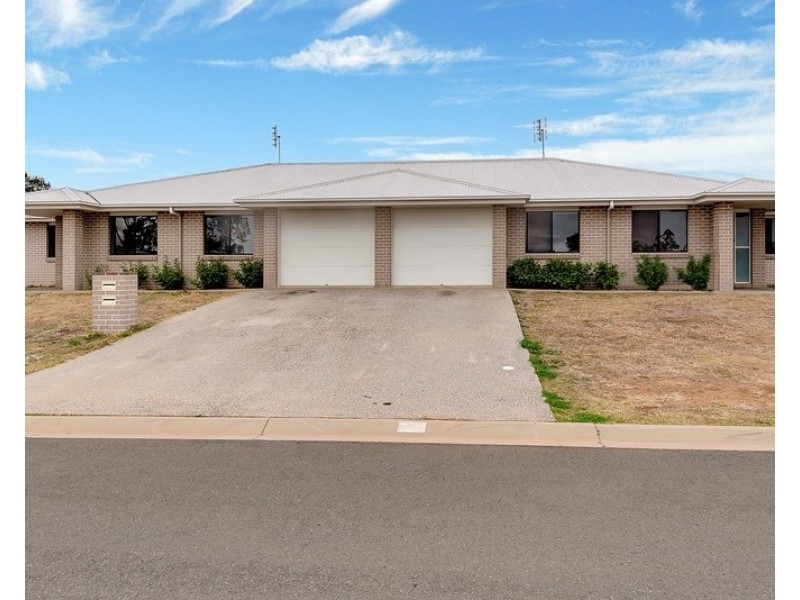 2/19 Fairfax Street, Cambooya QLD 4358