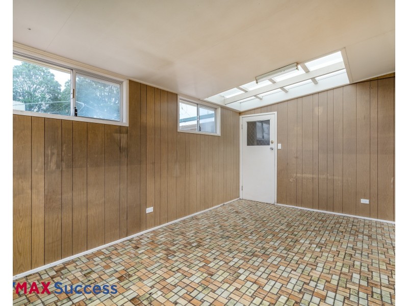 10 Teesdale Avenue, Newtown QLD 4350