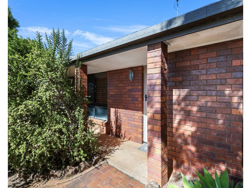 18 Dunemann Street, Kearneys Spring QLD 4350