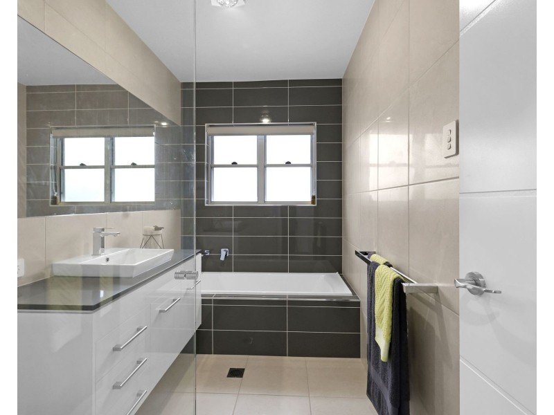 51 Hoey Street, Kearneys Spring QLD 4350