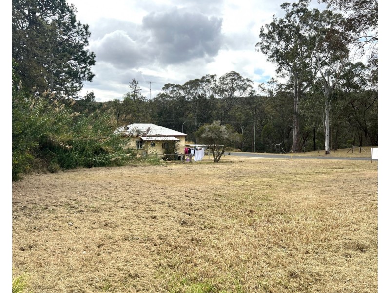 39 Dale Street, Crows Nest QLD 4355