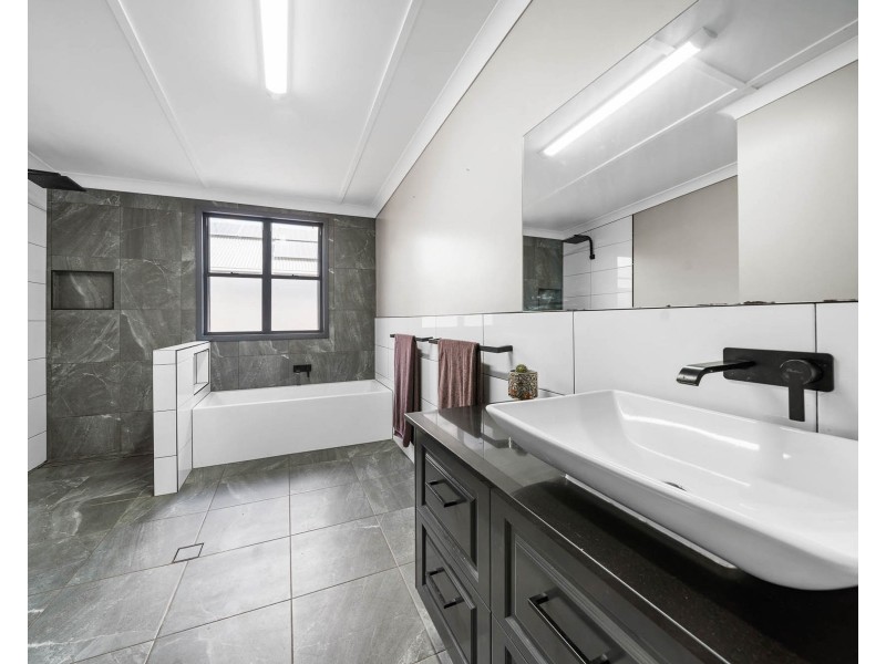 2 Allan Street, North Toowoomba QLD 4350