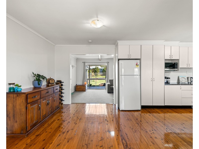 4 Raelyn Street, Centenary Heights QLD 4350